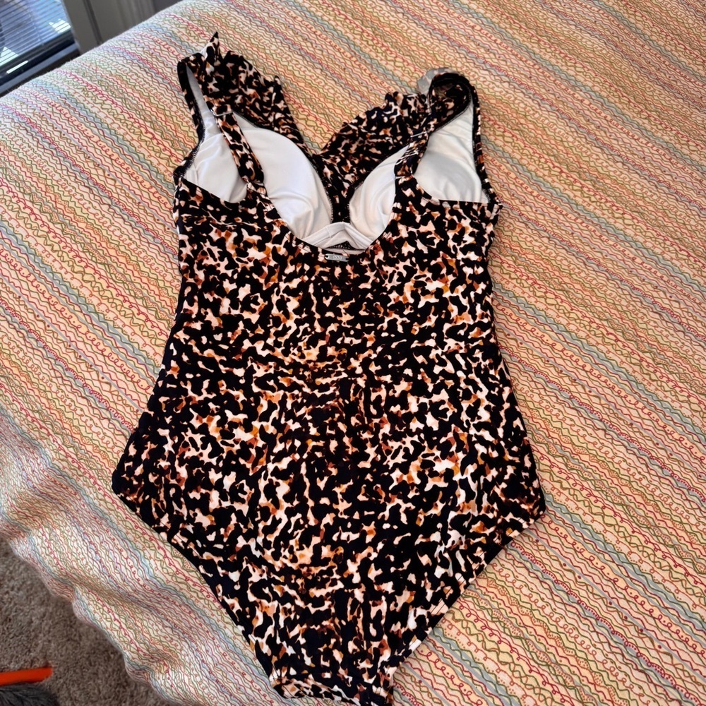 DKNY Printed Ruffle Plunge Underwire Tummy-Control One-Piece Multi, Size 10 - Picture 4 of 12